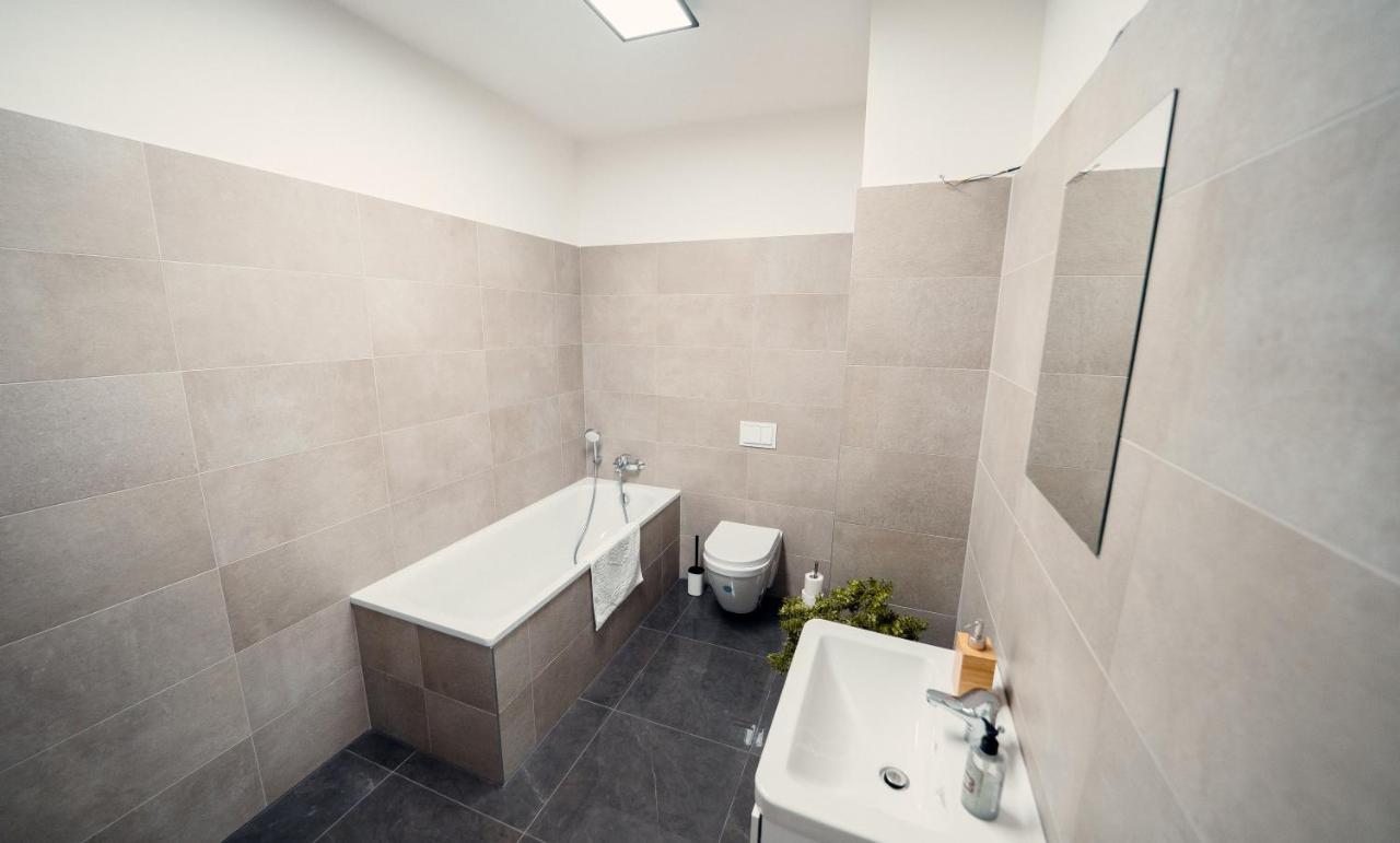 Tiffany Apartment Hotel Bratislava Extérieur photo