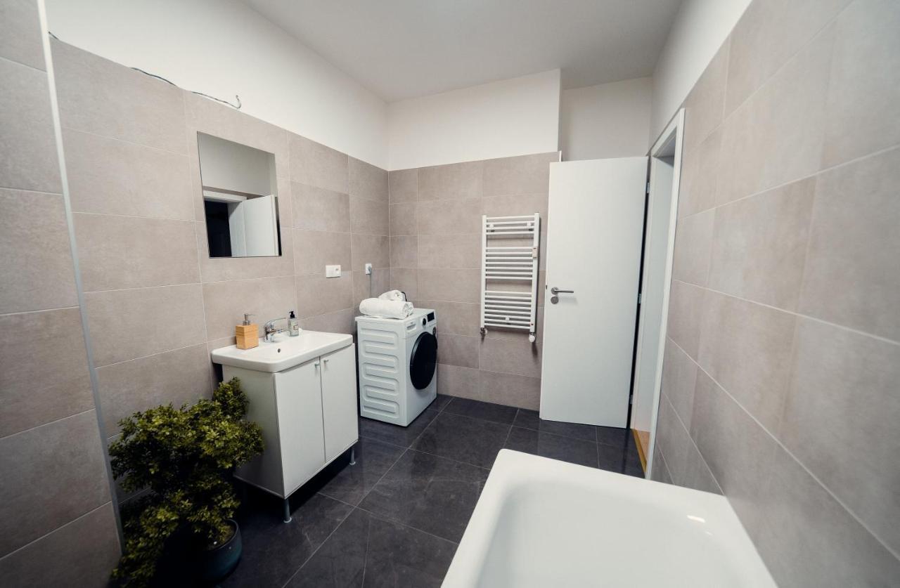 Tiffany Apartment Hotel Bratislava Extérieur photo
